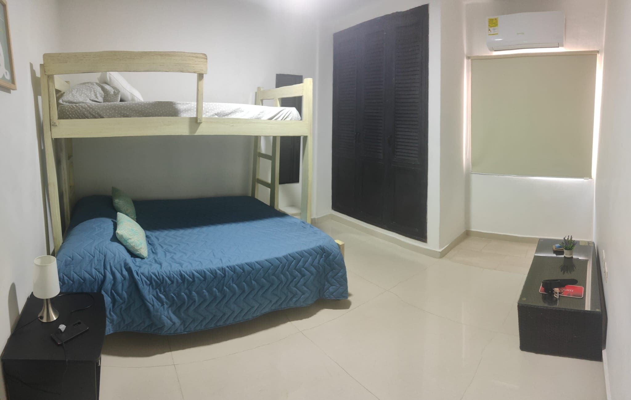 La camera del secondo piano con il letto a castello