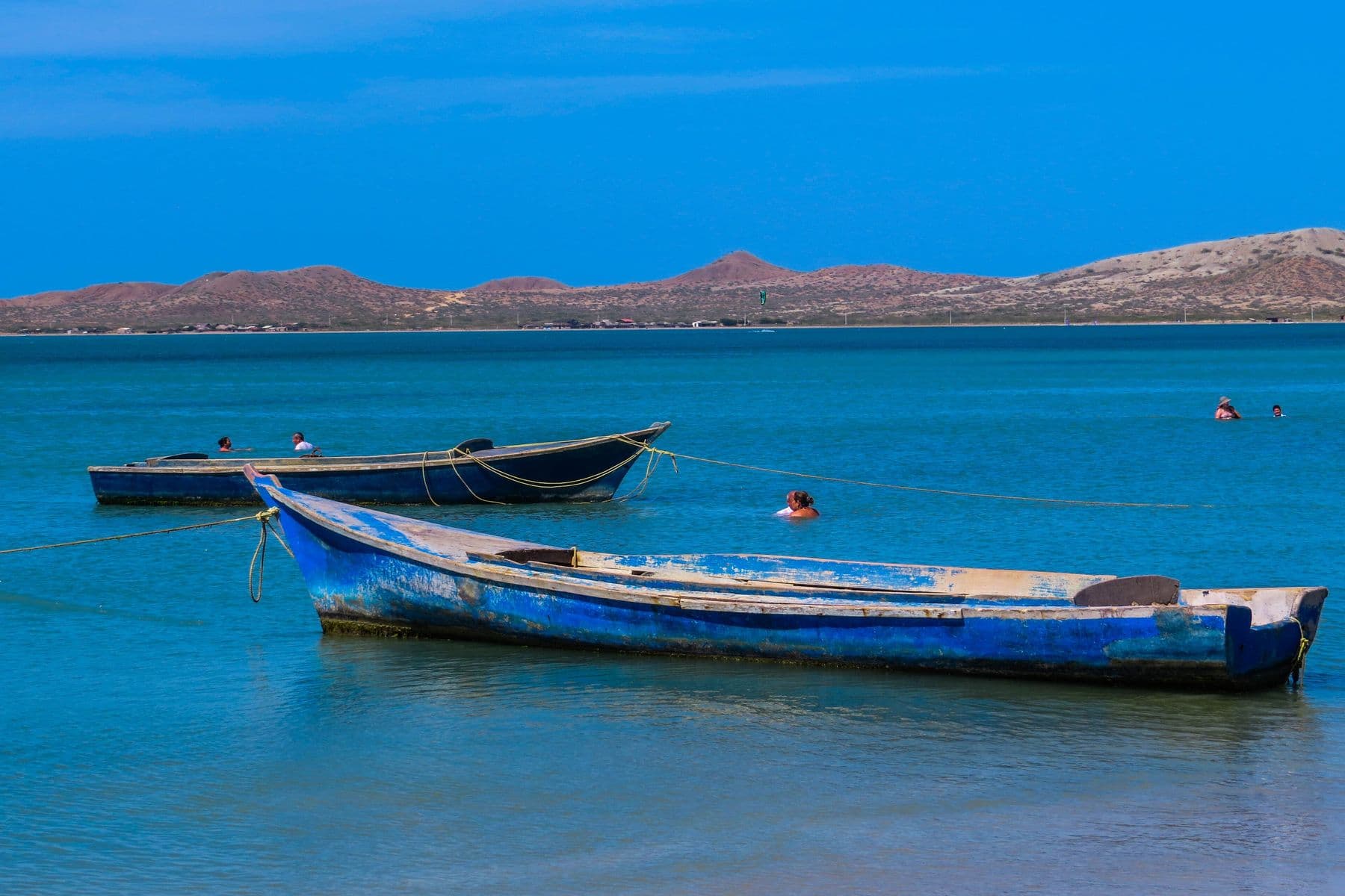 Barche da pesca sull’acqua calma di Cabo de la Vela